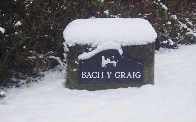 snow sign bach y graig